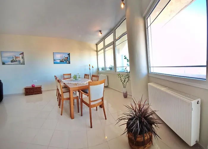 Maria\'S Urban Seaview Apartments
